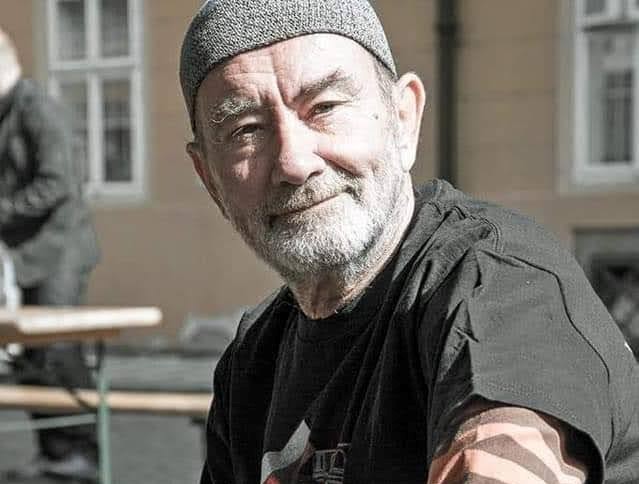 hubička ke konvici forma